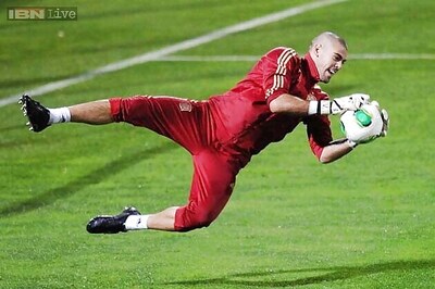 Victor Valdes expects to return for Barcelona in January