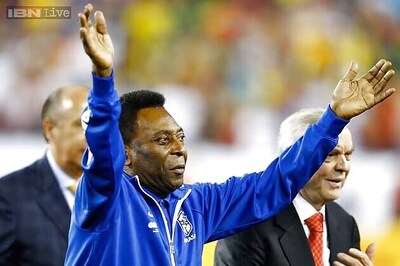Pele launches his new book priced at $1700 and weighing 15 kg