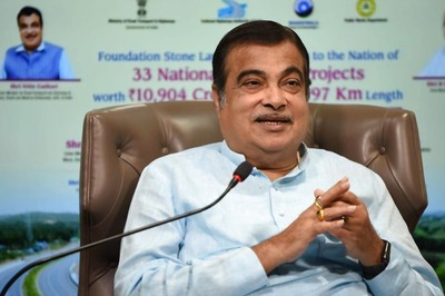 Nitin Gadkari Buys a Car that Does Not Run on Petrol or CNG, but on Hydrogen Instead