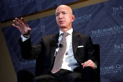 Jeff Bezos Accuses National Enquirer of 'Blackmail' Over Intimate Photos He Sent to Mistress