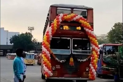 Mumbai: Last Non-AC Red Double-Decker Bus Departs From Marol Depot, Watch Video