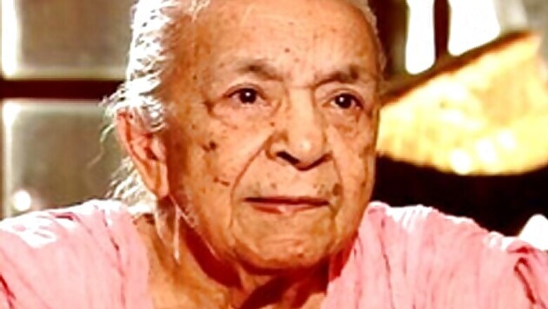 Amitabh Bachchan remembers Zohra Sehgal as an 'immensely lovable co-star'