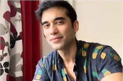 At Kushal Punjabi's Funeral, Drashti Dhami, Karanvir Bohra, Arjun Bijlani Offer Their Last Prayers