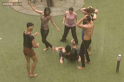 Bigg Boss 8, Day 27: Salman Khan shows his interest in promoting Shah Rukh Khan's 'Happy New Year'