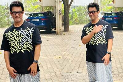 Aamir Khan Makes 1st Appearance at Daughter Ira's Haldi, Wears Casual Tee and Dhoti Pants | Watch