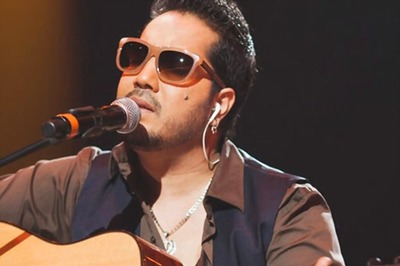 Mika Singh Dedicates Success in Bollywood to Akshay Kumar