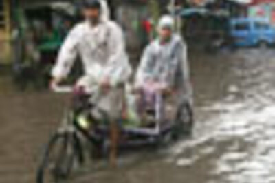 Photogallery: Aila on destruction course in Bengal