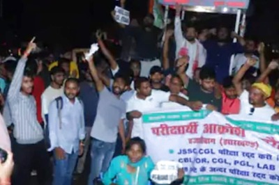 Students Protest Against Alleged JSSC CGL Exam Paper Leak By Submitting Blank Answer Sheets