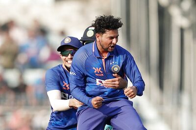 IND vs SL 2nd ODI: Kuldeep Yadav, Mohammed Siraj Pick Up 3 Wickets Each as India Restrict Sri Lanka to 215