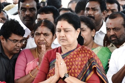 In Fresh Letter to Cadre, Sasikala Slams 'Self-Centered' Leadership of EPS-OPS, Urges AIADMK to Unite