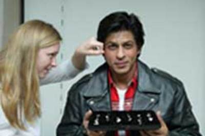 Pics: SRK's wax dummy comes alive