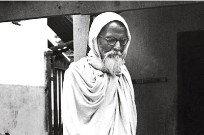 Narendra Modi Pays Tribute to Vinoba Bhave on his Birth Anniversary; Check Photos Tweeted by PM