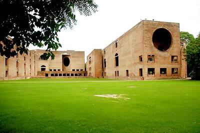 IIM-Ahmedabad clerk commits suicide