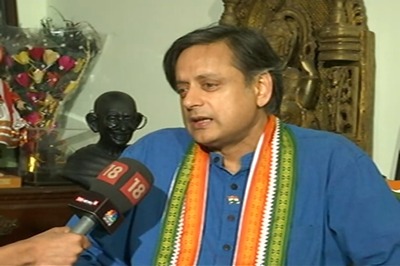 Demonetisation Protest: Congress MP Shashi Tharoor Courts Arrest in Kerala