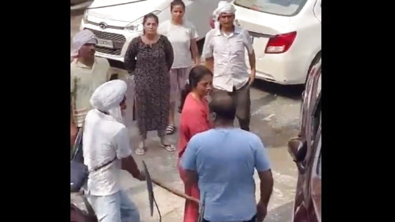 WATCH | Elderly Man Kicks, Thrashes Residents With Stick Over Parking Dispute in Delhi's Sant Nagar