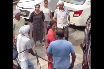WATCH | Elderly Man Kicks, Thrashes Residents With Stick Over Parking Dispute in Delhi's Sant Nagar