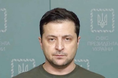 Unshaven, Tired: ‘Defiant’ Ukrainian President Gives Interview Surrounded by Sandbags and Soldiers