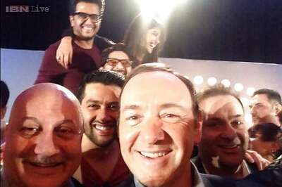 Snapshot: Anupam Kher replicates Oscar selfie at IIFA 2014