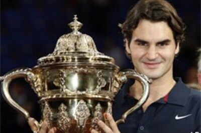 Federer wins Swiss Indoors, ends year as No. 1