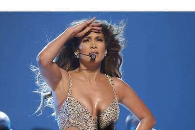 Jennifer Lopez suffers wardrobe malfunction on stage