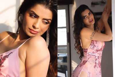 Sexy Sonali Raut Teases Fans In A Bold Pink Maxi And Matching Briefs; Watch Hot Video