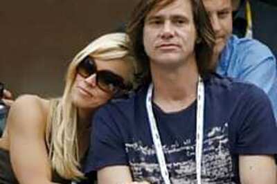 Carrey's playmate says no bra no sex