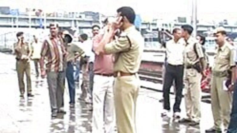 Five railway employees suspended for Howrah bomb box