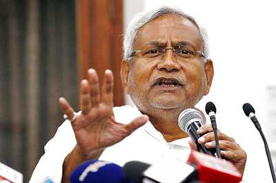 Nitish Kumar Supports Demonetisation, Dismisses Fissures in Coalition