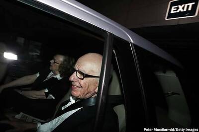 Murdoch blames rogue tabloid for phone-hacking