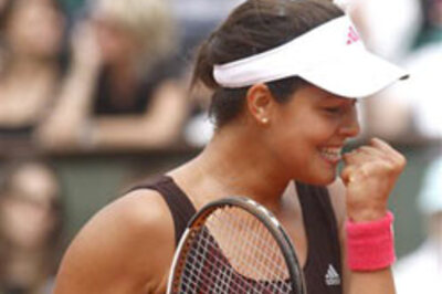 Ivanovic stuns Sharapova, enters final