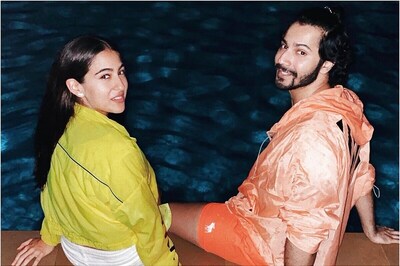 Sara Ali Khan Thinks Her ‘Shayari Got Dumber', Varun Dhawan Replies Saying 'Tu Chor Hai'