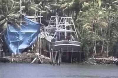 'LTTE boat' spotted off coast, Kerala on high alert