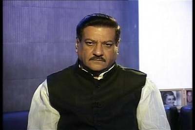 Chavan meets Sonia Gandhi amidst reports of him offering to quit