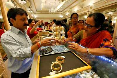 Gold Tumbles to 6-month Low, Goes Below Rs 29,000 on Global Pain