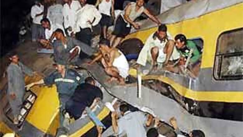 At least 15 killed, 24 injured in Egypt train crash