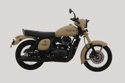 Jawa 42 Gets Updated Paint Options Inspired by 50th Anniversary of India's Victorious 1971 War