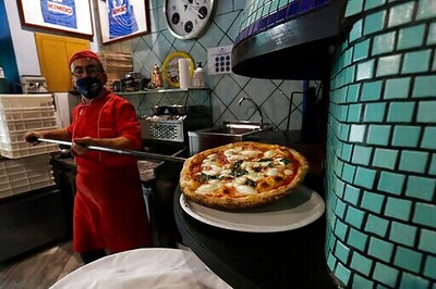 Make A Pizza Margherita Like An Italian. Here's How.