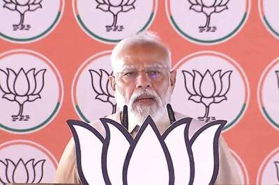 PM Modi Pays Tributes to Social Reformer Phule on Birth Anniversary