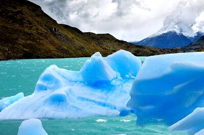 Iceland Students See Chilling Reality of Melting Glacier