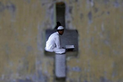 UP Youths Pull Muslim Cleric's Beard, 'Force' Him to Chant 'Jai Shree Ram'; 12 Booked