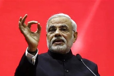 Modi basks in rock star reception at Gujarat summit
