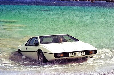 James Bond's Submarine Lotus Esprit Marks 40th Anniversary