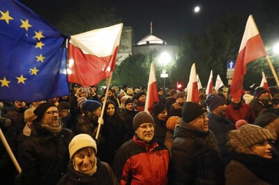 Police Break up Blockade of Poland's Parliament Amid Political Crisis
