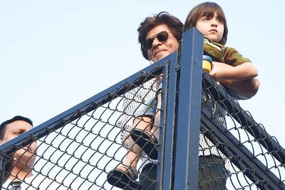 This Photo of Shah Rukh With AbRam on His Birthday Proves the Actor is Undisputed King of Selfies