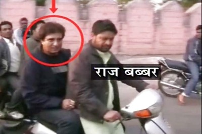 Congress leaders flout helmet rule in UP