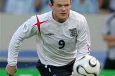 Ferguson hits back at Rooney critics