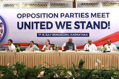 At Bengaluru Opposition Meet, Sonia-Mamata Ties Tide Over Congress-TMC Bitterness in Bengal
