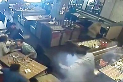 Mobile Phone Explodes in Man's Pocket While He was Having Lunch at Mumbai Restaurant
