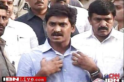 YSR Congress protests against detention of Jaganmohan Reddy