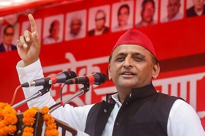 Akhilesh Slams UP Govt for Keeping Azam Khan, Son in Separate Jails
